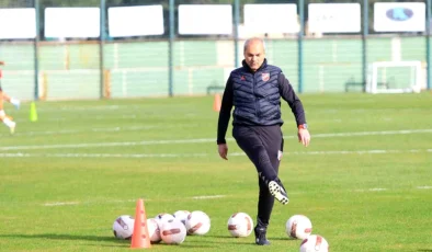 Karşıyaka Teknik Direktörü Erkan Sözeri: Oyuncularımız iyi çalıştı, motivasyonları yüksekti