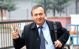 Trabzon’un Araklı ilçesinde bağımsız aday tarlada belleme yapıyor