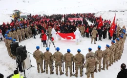 Bayburt’un düşman işgalinden kurtuluşunun 106’ncı yıl dönümünde Şühedaya Saygı Yürüyüşü düzenlendi