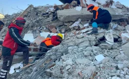 Kahramanmaraş depremlerinde kurtarılan Serpil teyze ve Muhammed’in hikayesi