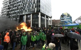 Avrupa Birliği Tarım Bakanları Toplantısı Öncesi Belçikalı Çiftçiler Gösteri Düzenledi