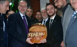 Fatih Erbakan: “İlk olarak belediyenin giriş kapısına ‘Rüşvet alan da veren de melundur’ tabelasını asacaklar”