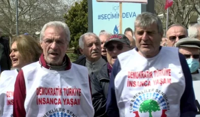 Emekliler İzmir’de Maaşlarına Karşı Protesto Düzenledi