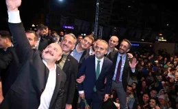 Bursa Büyükşehir Belediye Başkanı Alinur Aktaş, Gemlik’te Vatandaşlarla Buluştu