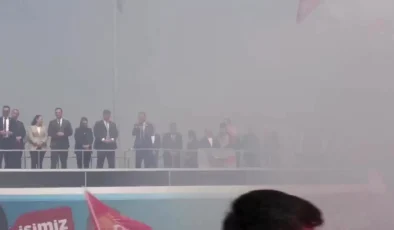 CHP Genel Başkanı Özgür Özel, İzmir Bornova’da seçim çalışmalarını sürdürdü