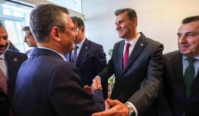 CHP Genel Başkanı Özgür Özel Manisa’da Vatandaşlarla Buluştu