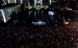 İBB Başkanı Ekrem İmamoğlu, seçim sonrası Saraçhane’de vatandaşlarla buluştu