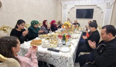 Özbekistan’da Ramazanda Toplu İftar Geleneği