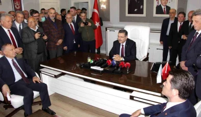 Trabzon Büyükşehir Belediyesi ve Ortahisar Belediyesi’nde Devir Teslim Törenleri Gerçekleştirildi