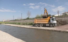 ASKİ, Ankara Çayı’nda Temizlik Çalışması Yürütüyor