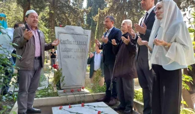 CHP Genel Başkanı Özgür Özel, Manisa’da mezar ziyaretleri gerçekleştirdi