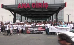 İzmir’de sağlık çalışanları saldırıya tepki göstererek iş bıraktı