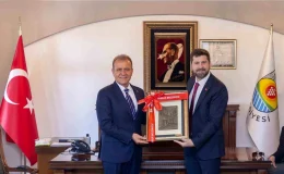 Mersin Büyükşehir Belediye Başkanı Vahap Seçer, Yeni İlçe Belediye Başkanlarını Ziyaret Etti