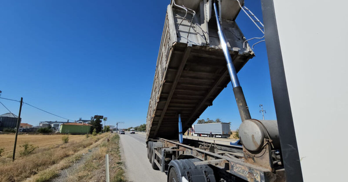 Konya’da TIR’ın açık kalan dorsesi EDS’ye çarptı; o anlar kamerada