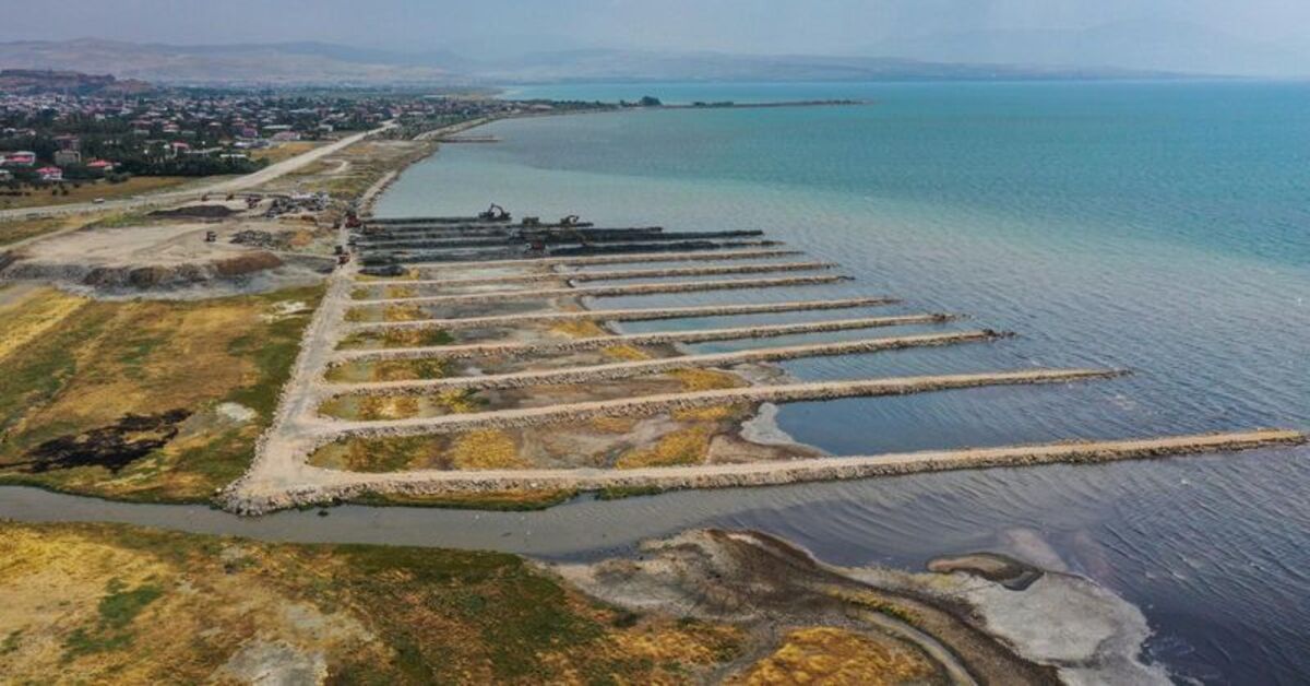 Van Gölü’nün zemininden 1 milyon 950 bin metreküp dip çamuru ve balçık çıkarıldı