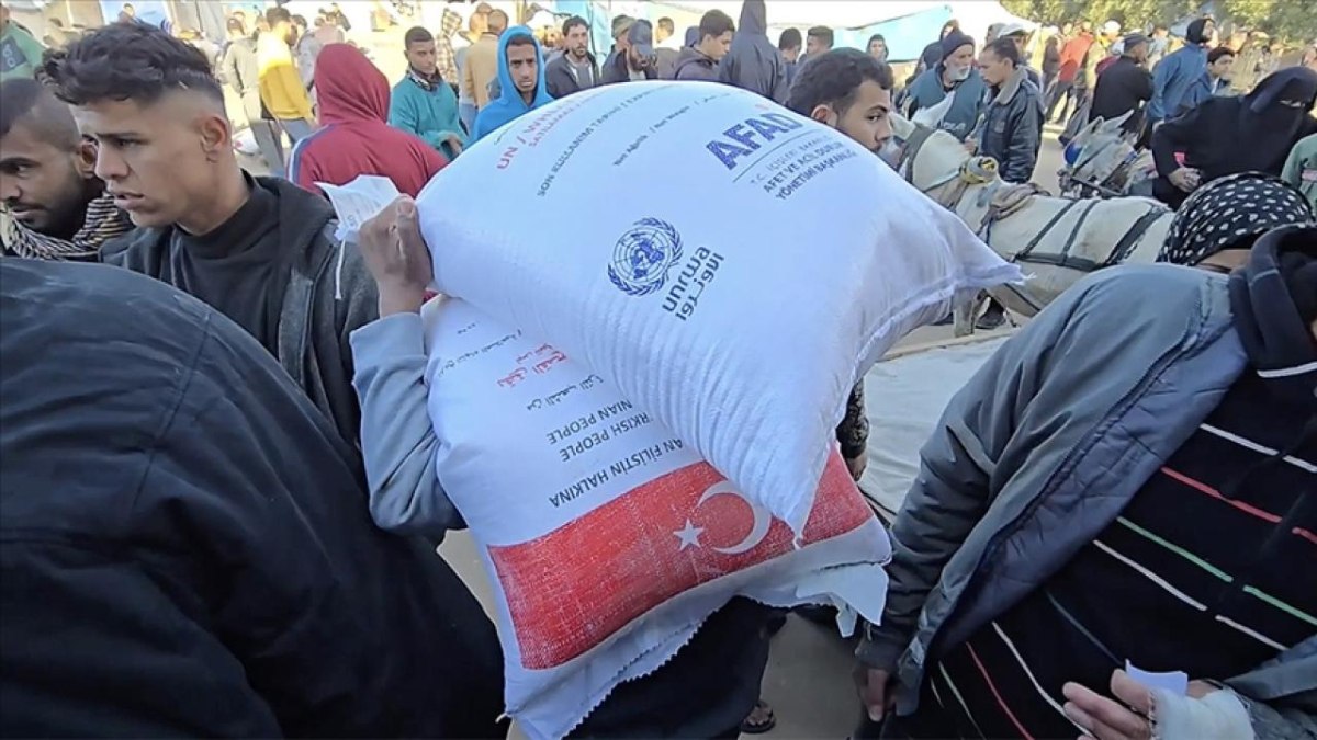 AFAD, Gazze’de Filistinlilere un dağıttı