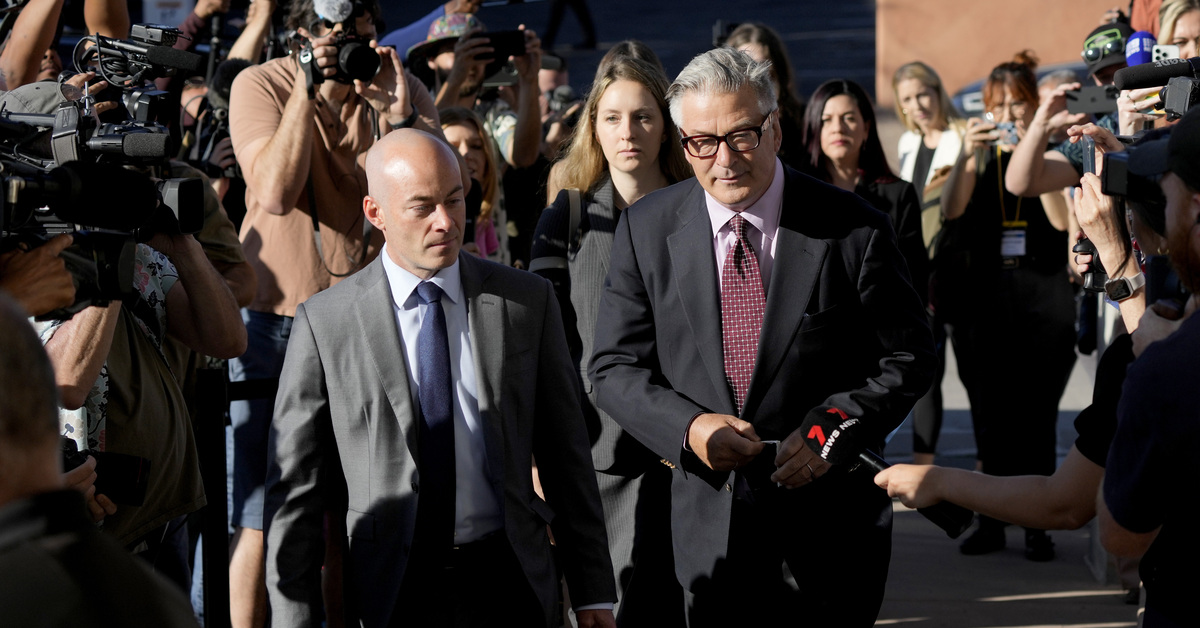 Görüntü yönetmeninin ölümüne yol açmaktan yargılanan Alec Baldwin yetkililere ihlal davası açtı