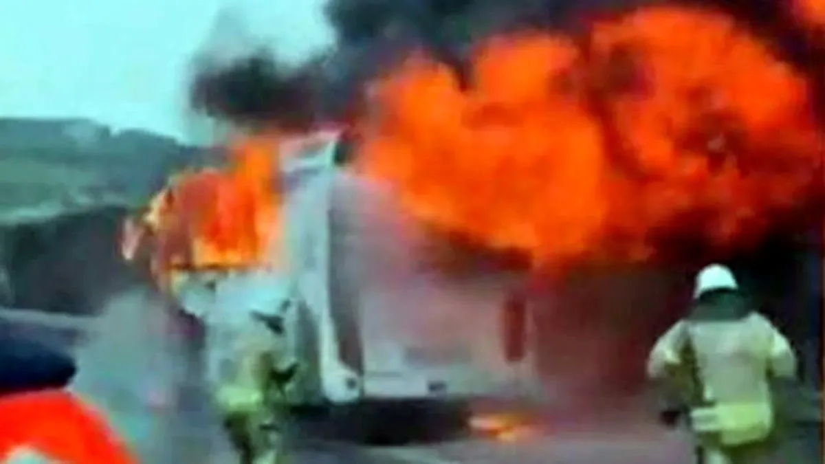 TEM Otoyolu’nda belediyeye ait midibüs yandı